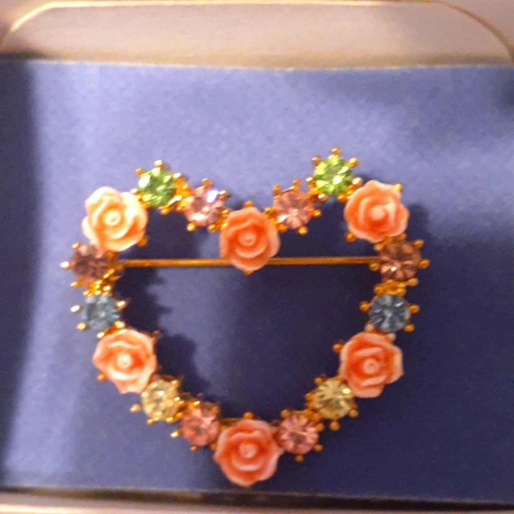 NIB,Avon 2002 rose accented heart pin